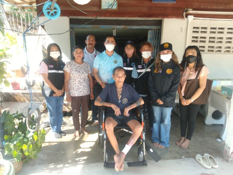 มอบรถเข็น สำหรับผู้พิการและผู้สูงอายุในพื้นตำบลหนองตาแต้ม