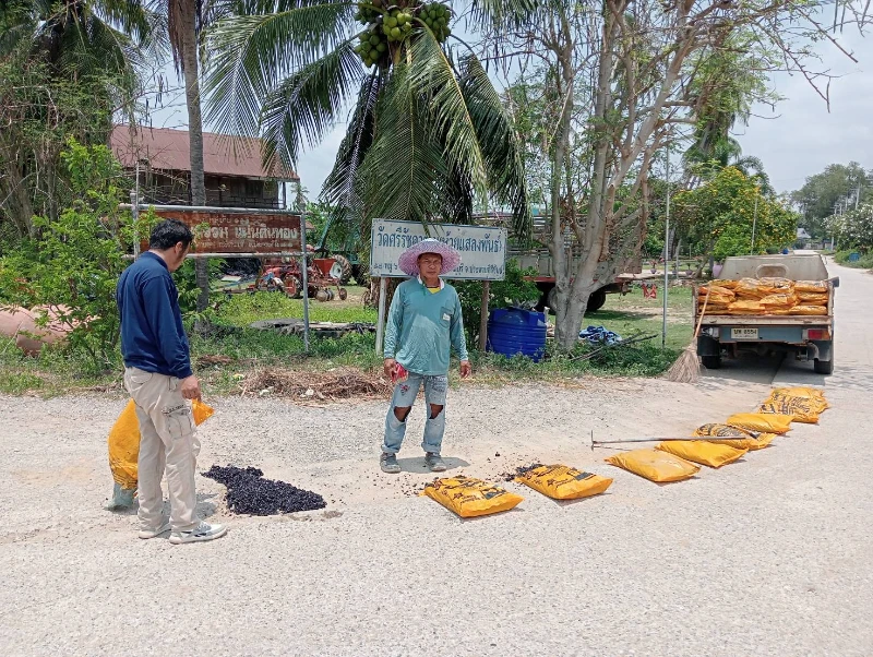 ซ่อมแซมถนนในพื้นที่ หมู่ที่ 6 บ้านห้วยแสลงพันธ์