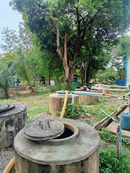 จ่ายน้ำอุปโภค-บริโภคลงถังประปาหมู่บ้าน หมู่ที่ 10 บ้านหนองมะค่า