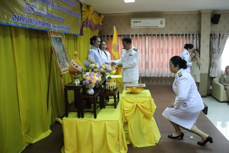 พิธีรับพระราชทานพระบรมฉายาลักษณ์ พระบาทสมเด็จพระเจ้าอยู่หัว และสมเด็จพระนางเจ้าฯพระบรมราชินี