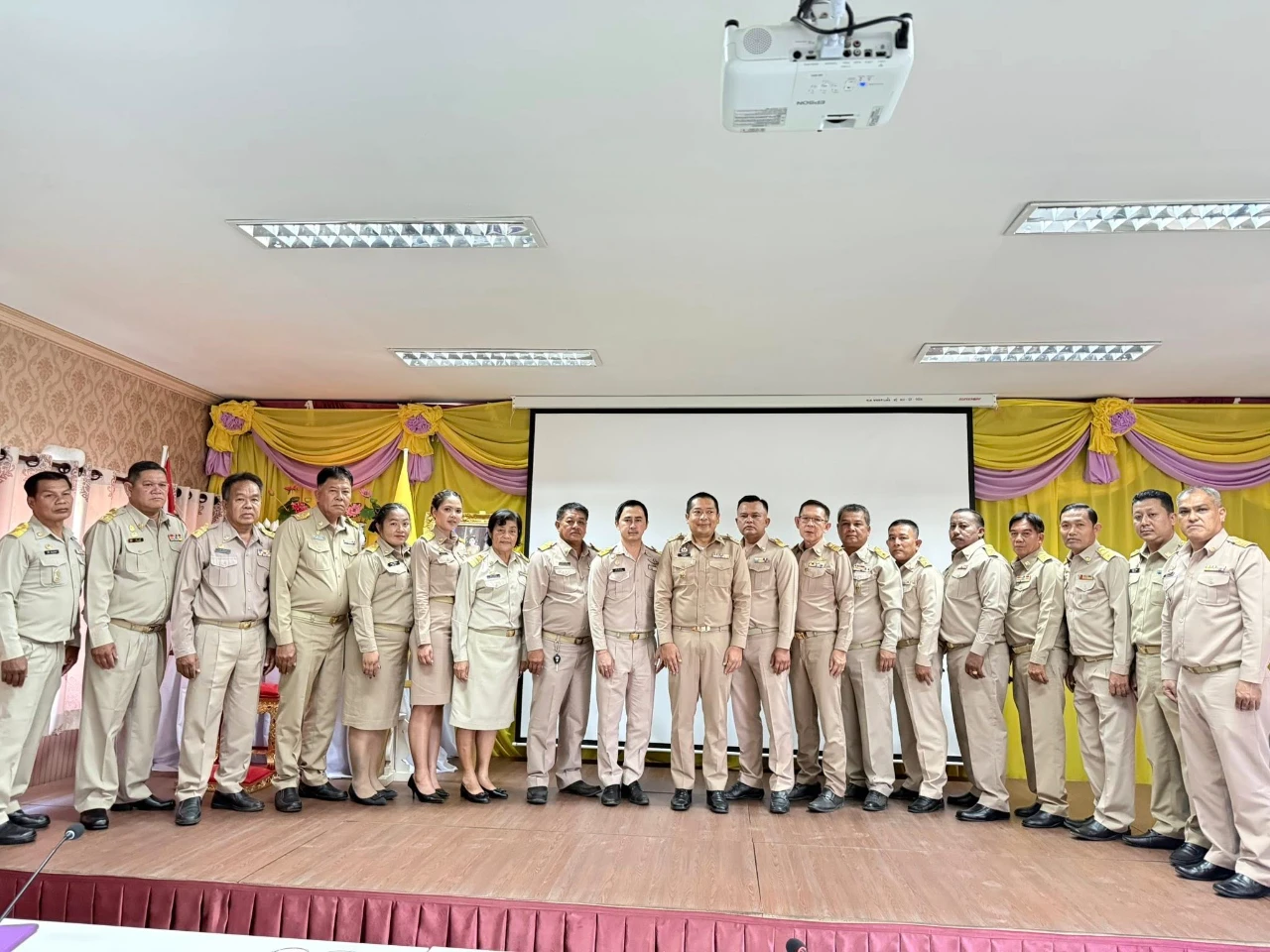 การประชุมสภาองค์บริหารส่วนตำบลหนองตาแต้ม ครั้งแรก