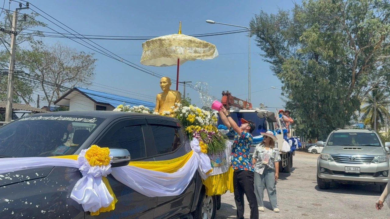 ขบวนแห่หลวงพ่อขาว สิ่งศักดิ์สิทธิ์คู่บ้านคู่เมือง