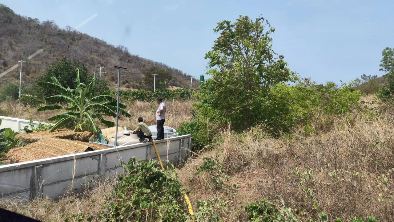 เจ้าหน้าที่งานป้องกันและบรรเทาสาธารณภัย ดำเนินการส่งน้ำอุปโภค หมู่ที่ 7 บ้านหนองยิงหมี