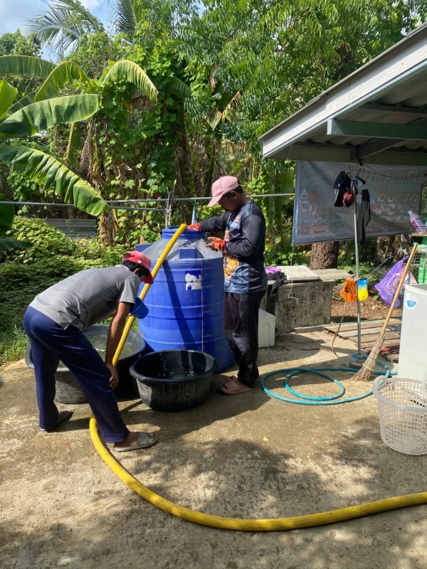 เจ้าหน้าที่งานป้องกันและบรรเทาสาธารณภัย ดำเนินการส่งน้ำอุปโภค หมู่ที่ 7 บ้านหนองยิงหมี