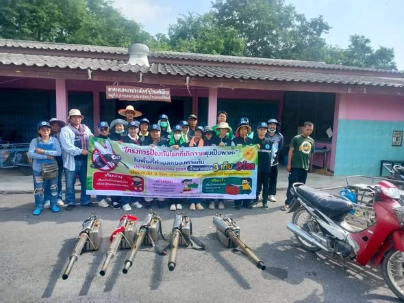 กองสาธารณสุขและสิ่งแวดล้อม ดำเนินการพ่นหมอกควันกำจัดยุงตัวเต็มวัย ตามโครงการ “ป้องกันโรคที่เกิดจากยุงเป็นพาหะในพื้นที่ตำบลหนองตาแต้ม” ประจำปี 2569 ให้กับชาวบ้านหมู่ที่ 4 บ้านต้นไทร
